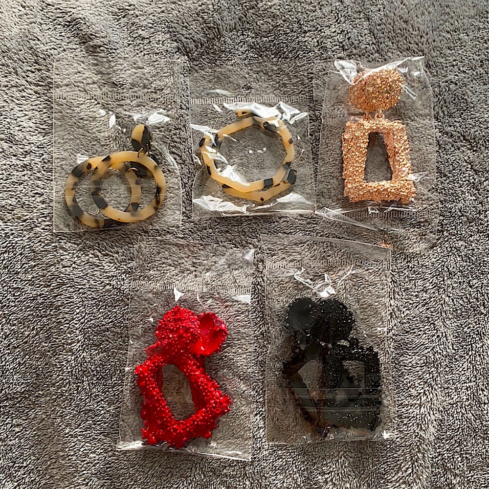 •Brand New •Never Worn •5pc •Earring Bundle